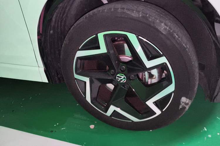 Used Volkswagen Tiguan L 2025 PRO 380TSI Two-Wheel-Drive R-Line Smart Edition Right Front Wheel Hub