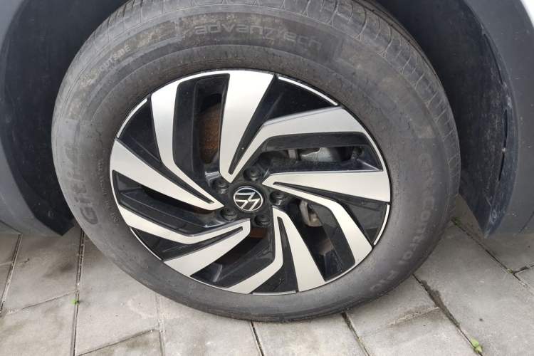 Used Volkswagen Tiguan L 2025 Model, Outstanding Version, 300TSI Automatic Two-Wheel Drive Longteng Edition Right Front Wheel Hub