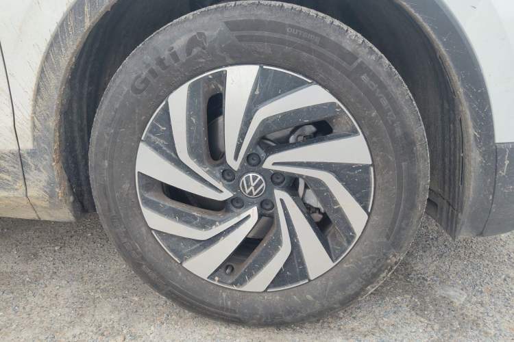Used Volkswagen Tiguan L 2025 Model, Outstanding Version, 300TSI Automatic Two-Wheel Drive Longteng Edition Right Front Wheel Hub