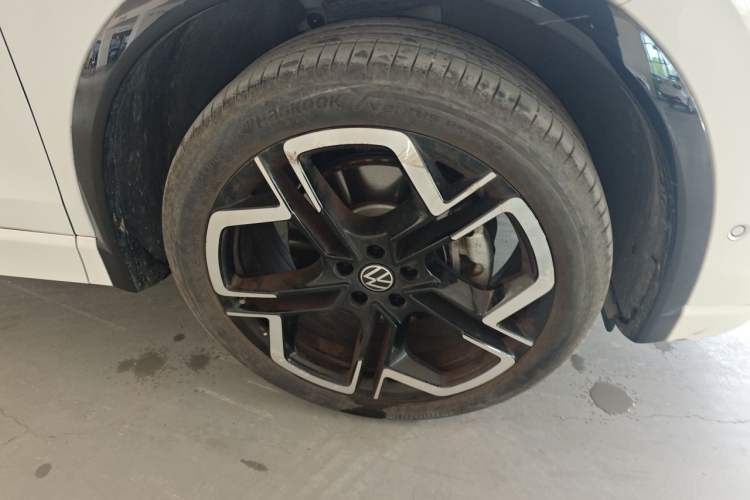 Used Volkswagen Tiguan L 2025 PRO 380TSI Four-Wheel Drive R-Line Prestige Edition Right Front Wheel Hub