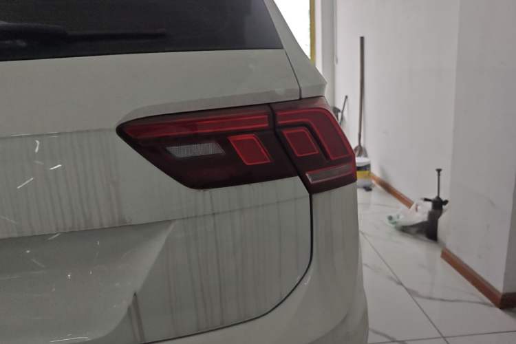 Used Volkswagen Tiguan L 2025 Model, Outstanding Version, 300TSI Automatic Two-Wheel Drive Longteng Edition Right Rear Taillight