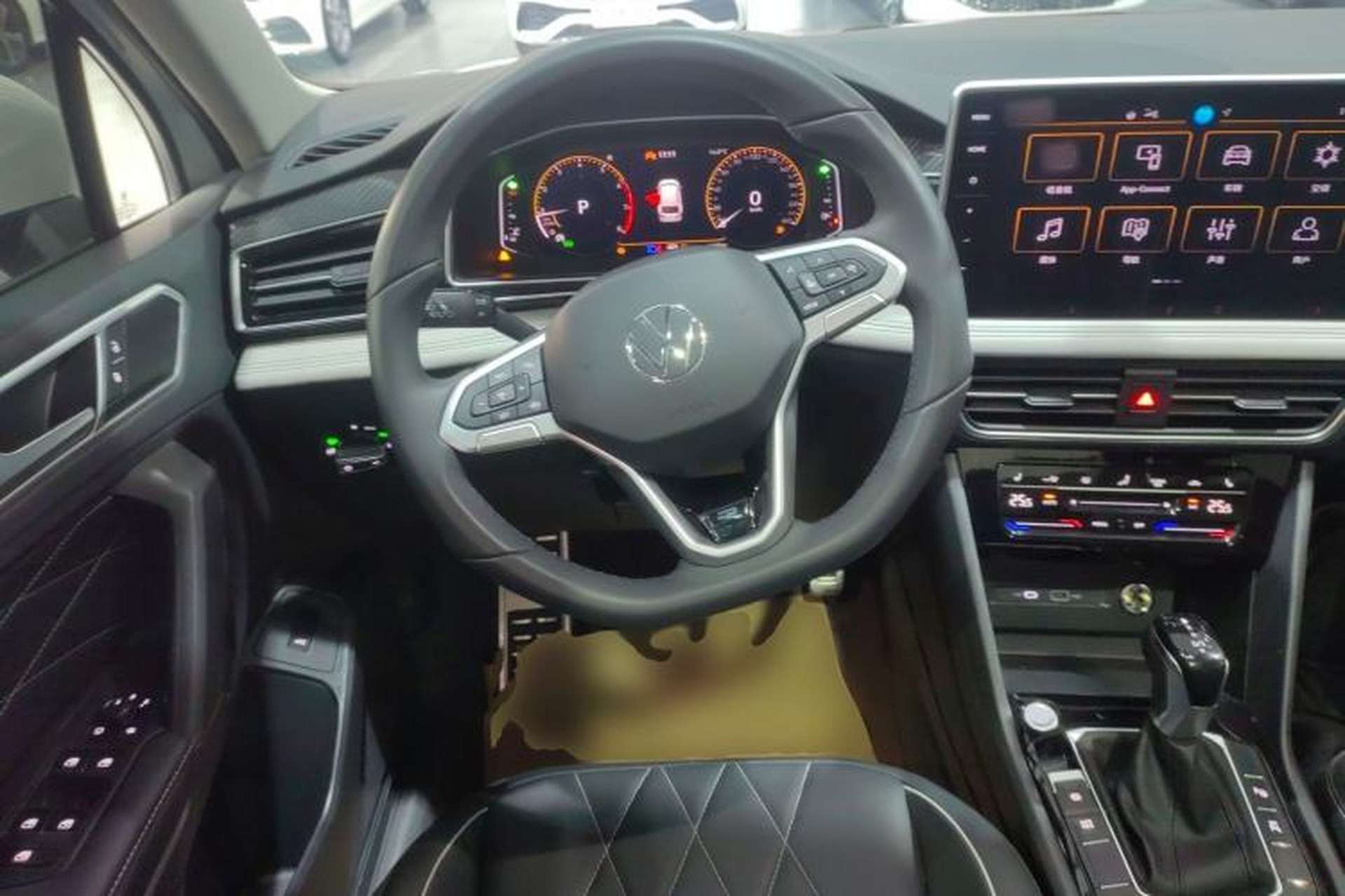 Used Volkswagen Tiguan L 2025 Model Outstanding Version 330TSI Automatic Two-Wheel Drive R-Line Longyao Edition Steering Wheel