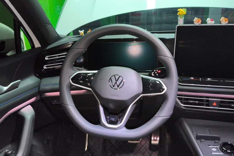 Used Volkswagen Tiguan L 2025 PRO 380TSI Two-Wheel-Drive R-Line Smart Edition Steering Wheel
