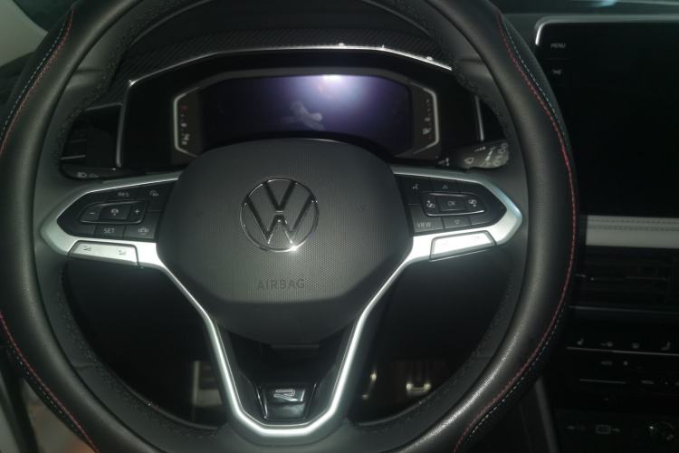 Used Volkswagen Tiguan L 2025 Model Outstanding Version 330TSI Automatic Two-Wheel Drive R-Line Longyao Edition Steering Wheel