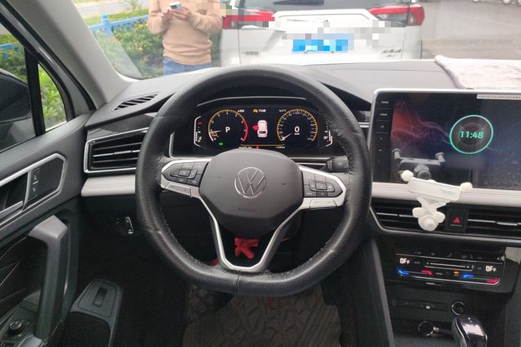 Used Volkswagen Tiguan L 2025 Model, Outstanding Version, 300TSI Automatic Two-Wheel Drive Longteng Edition Steering Wheel