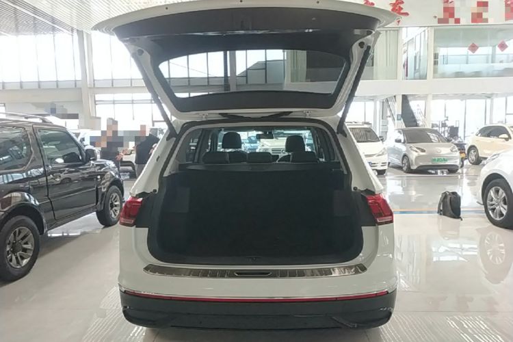 Used Volkswagen Tiguan L 2025 Model, Outstanding Version, 300TSI Automatic Two-Wheel Drive Longteng Edition Trunk