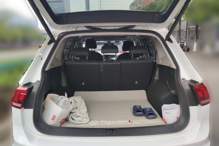 Used Volkswagen Tiguan L 2025 Model, Outstanding Version, 300TSI Automatic Two-Wheel Drive Longteng Edition Trunk