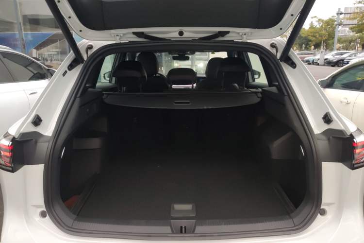 Used Volkswagen Tiguan L 2025 PRO 380TSI Four-Wheel Drive R-Line Prestige Edition Trunk
