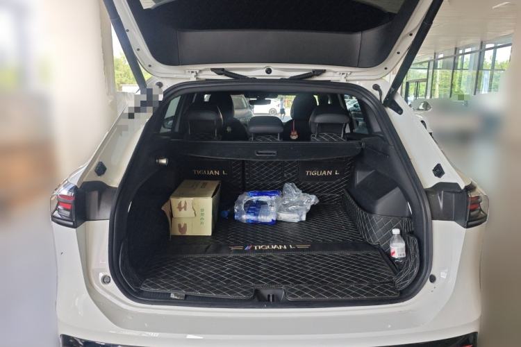 Used Volkswagen Tiguan L 2025 PRO 380TSI Four-Wheel Drive R-Line Prestige Edition Trunk