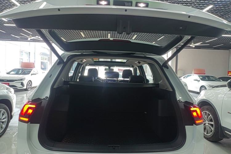 Used Volkswagen Tiguan L 2025 Model, Outstanding Version, 300TSI Automatic Two-Wheel Drive Longteng Edition Trunk