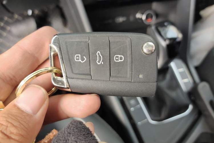 Used Volkswagen Tiguan L 2025 Model, Outstanding Version, 300TSI Automatic Two-Wheel Drive Longteng Edition Vehicle Key