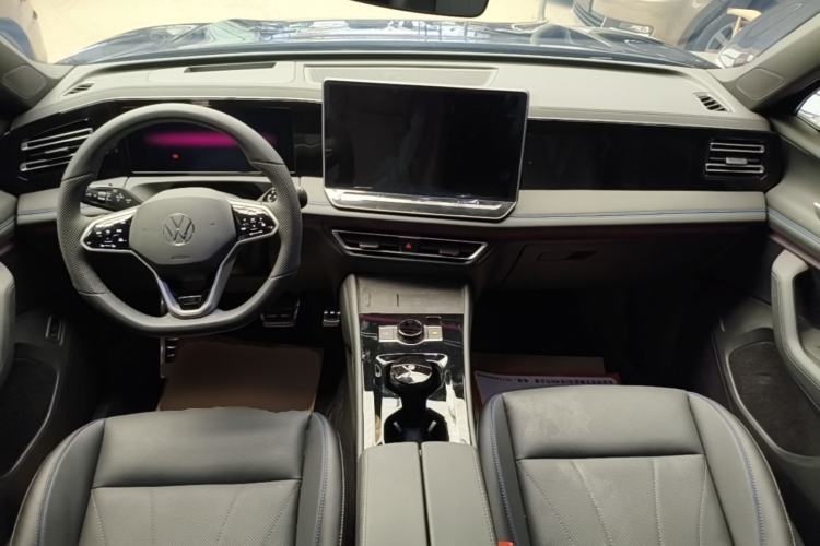 Used Volkswagen Tiguan L 2026 Model PRO 380TSI Two-Wheel Drive R-Line Navigation Edition Center Console