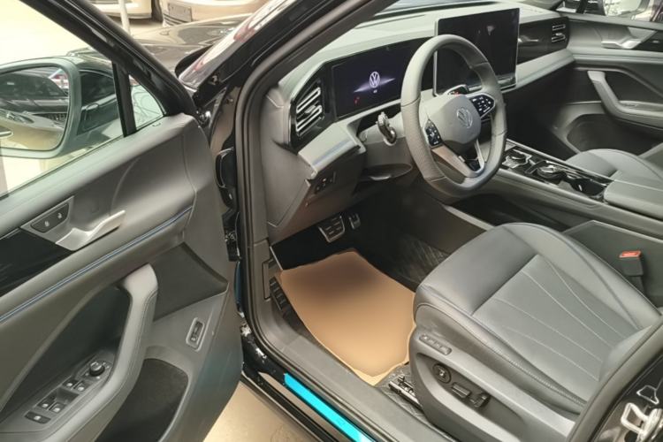 Used Volkswagen Tiguan L 2026 Model PRO 380TSI Two-Wheel Drive R-Line Navigation Edition Driver Seat