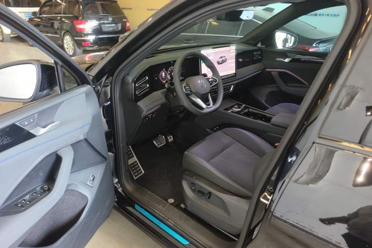Used Volkswagen Tiguan L 2026 Model, PRO 380TSI Four-Wheel Drive R-Line Smart Luxury Edition Driver Seat