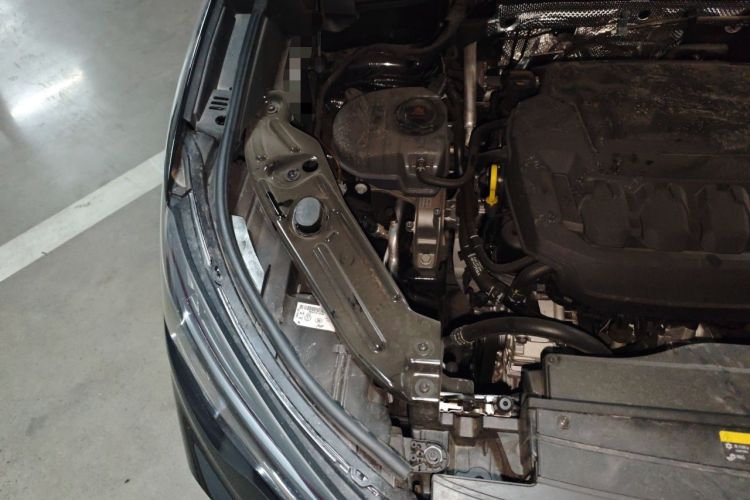 Used Volkswagen Tiguan L 2026 Model PRO 380TSI Two-Wheel Drive R-Line Navigation Edition Engine Bay Right