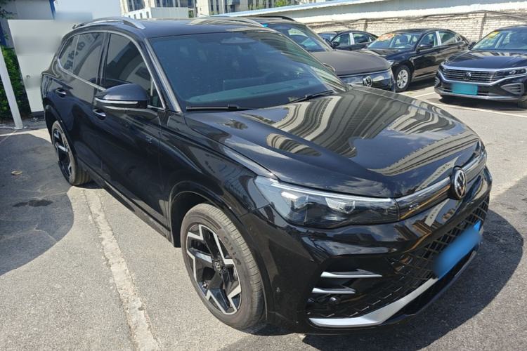 Used Volkswagen Tiguan L 2026 Model, PRO 380TSI Two-Wheel Drive R-Line Smart Leading Edition Front Right 45 Deg