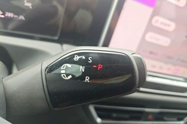 Used Volkswagen Tiguan L 2026 Model PRO 380TSI Two-Wheel Drive R-Line Navigation Edition Gear Lever
