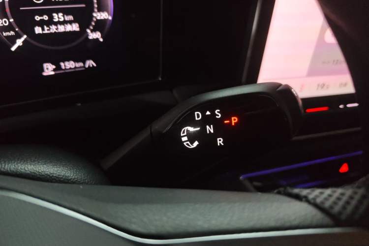 Used Volkswagen Tiguan L 2026 Model PRO 380TSI Two-Wheel Drive R-Line Navigation Edition Gear Lever