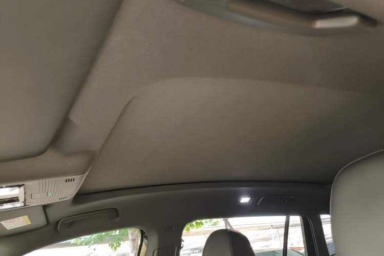 Used Volkswagen Tiguan L 2026 Model PRO 380TSI Two-Wheel Drive R-Line Navigation Edition Headliner
