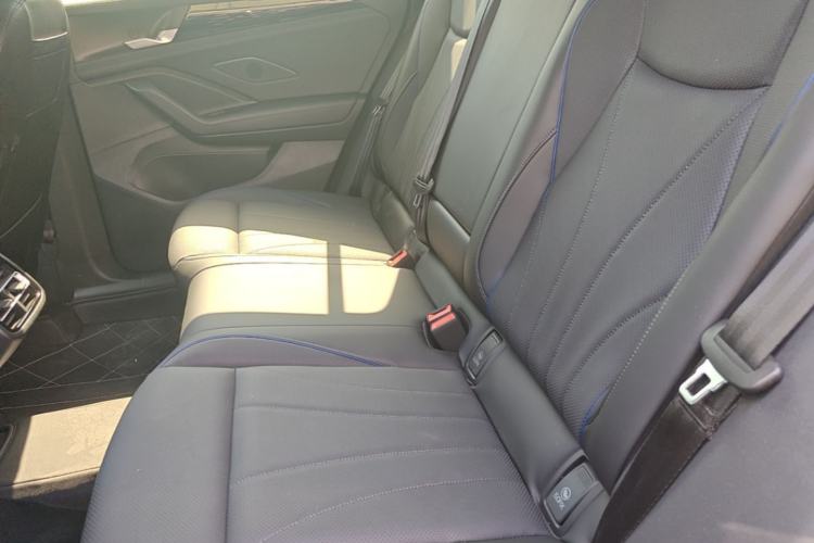 Used Volkswagen Tiguan L 2026 Model, PRO 380TSI Two-Wheel Drive R-Line Smart Leading Edition Left Rear Seat