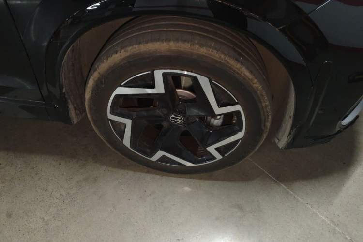 Used Volkswagen Tiguan L 2026 Model PRO 380TSI Two-Wheel Drive R-Line Navigation Edition Right Front Wheel Hub
