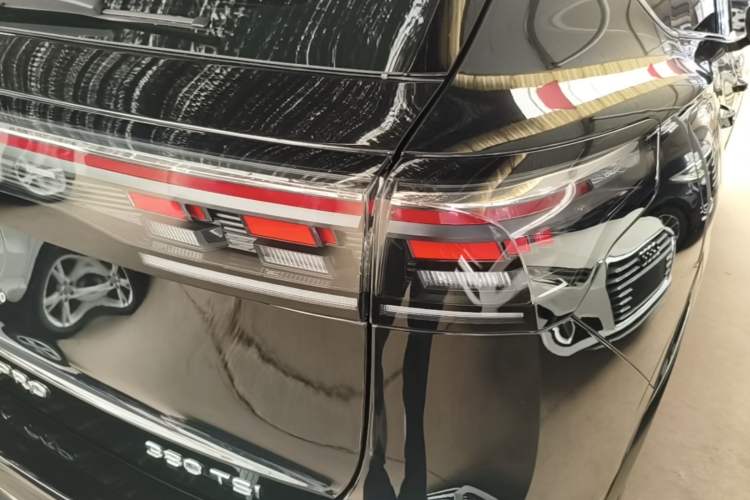 Used Volkswagen Tiguan L 2026 Model PRO 380TSI Two-Wheel Drive R-Line Navigation Edition Right Rear Taillight