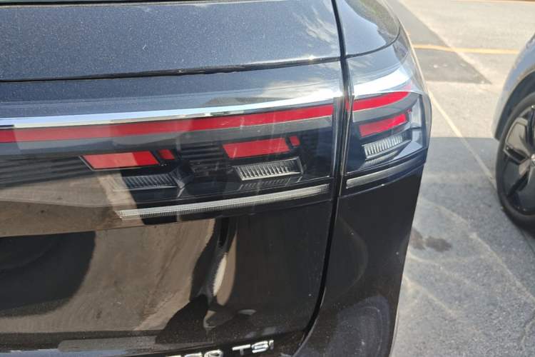 Used Volkswagen Tiguan L 2026 Model, PRO 380TSI Two-Wheel Drive R-Line Smart Leading Edition Right Rear Taillight