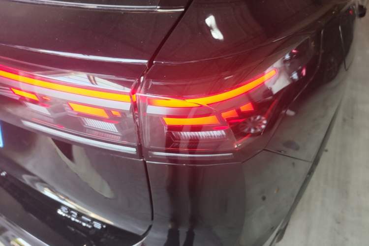 Used Volkswagen Tiguan L 2026 Model, PRO 380TSI Four-Wheel Drive R-Line Smart Luxury Edition Right Rear Taillight