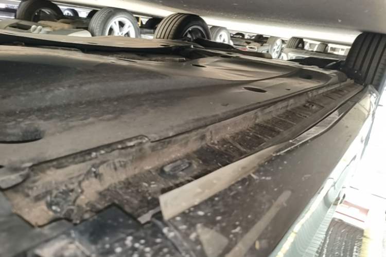 Used Volkswagen Tiguan L 2026 Model PRO 380TSI Two-Wheel Drive R-Line Navigation Edition Right Side Sill