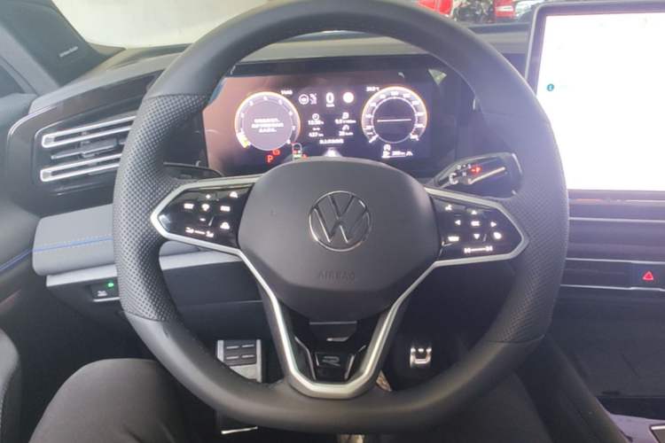 Used Volkswagen Tiguan L 2026 Model, PRO 380TSI Four-Wheel Drive R-Line Smart Luxury Edition Steering Wheel