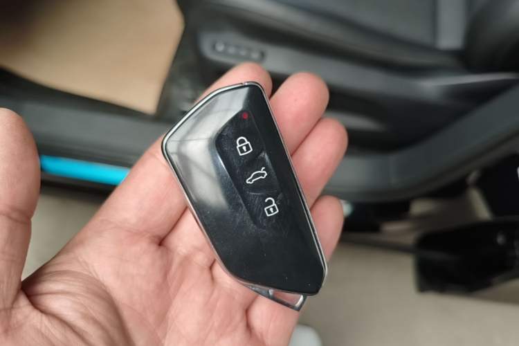 Used Volkswagen Tiguan L 2026 Model PRO 380TSI Two-Wheel Drive R-Line Navigation Edition Vehicle Key