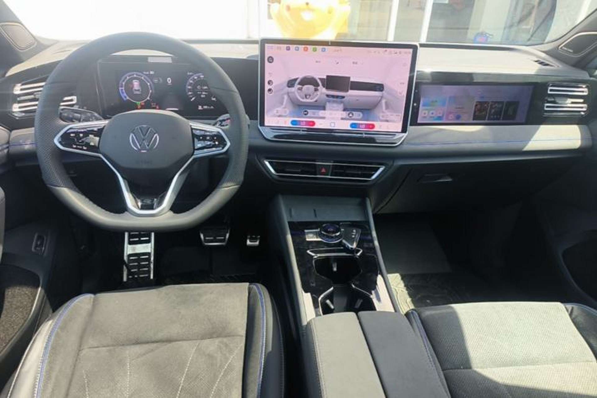 Used Volkswagen Tiguan L 2026 Model, PRO 380TSI Four-Wheel Drive R-Line Smart Luxury Edition Center Console