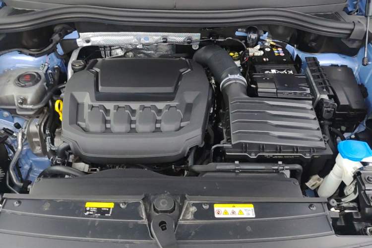 Used Volkswagen Tiguan L 2026 Model, PRO 380TSI Four-Wheel Drive R-Line Smart Luxury Edition Engine Bay