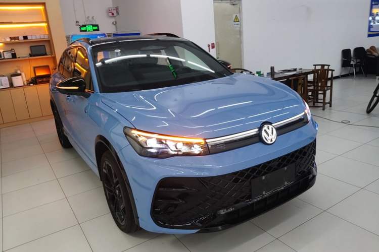 Used Volkswagen Tiguan L 2026 Model, PRO 380TSI Four-Wheel Drive R-Line Smart Luxury Edition Front Right 45 Deg