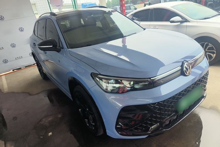 Used Volkswagen Tiguan L 2026 Model, PRO 380TSI Four-Wheel Drive R-Line Smart Luxury Edition Front Right 45 Deg