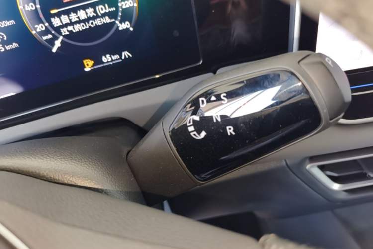 Used Volkswagen Tiguan L 2026 Model, PRO 380TSI Four-Wheel Drive R-Line Smart Luxury Edition Gear Lever