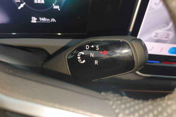 Used Volkswagen Tiguan L 2026 Model, PRO 380TSI Four-Wheel Drive R-Line Smart Luxury Edition Gear Lever