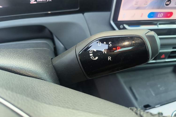 Used Volkswagen Tiguan L 2026 Model, PRO 380TSI Four-Wheel Drive R-Line Smart Luxury Edition Gear Lever