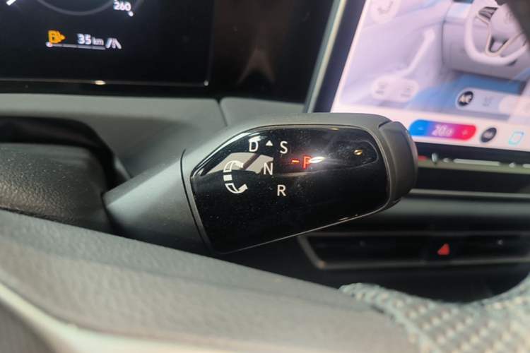 Used Volkswagen Tiguan L 2026 Model, PRO 380TSI Four-Wheel Drive R-Line Smart Luxury Edition Gear Lever