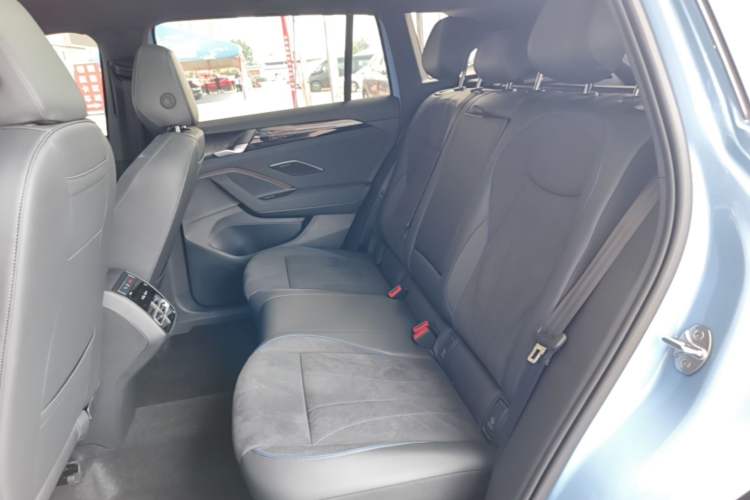 Used Volkswagen Tiguan L 2026 Model, PRO 380TSI Four-Wheel Drive R-Line Smart Luxury Edition Left Rear Seat