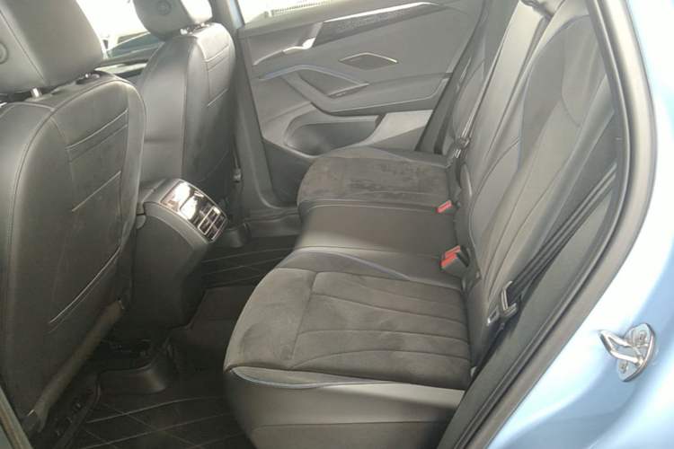 Used Volkswagen Tiguan L 2026 Model, PRO 380TSI Four-Wheel Drive R-Line Smart Luxury Edition Left Rear Seat