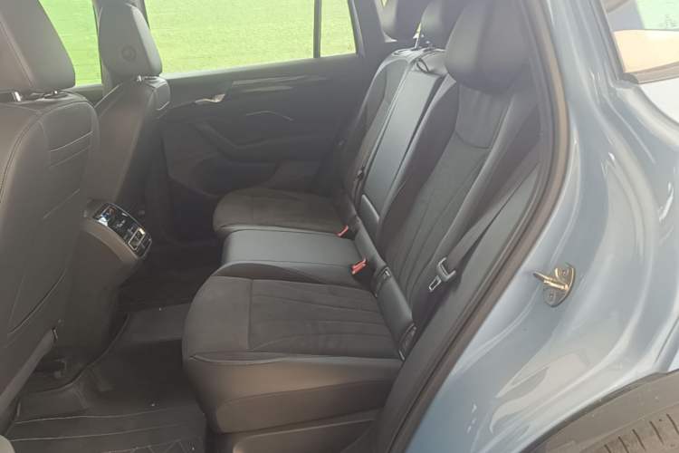 Used Volkswagen Tiguan L 2026 Model, PRO 380TSI Four-Wheel Drive R-Line Smart Luxury Edition Left Rear Seat