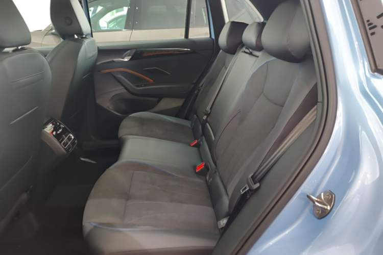Used Volkswagen Tiguan L 2026 Model, PRO 380TSI Four-Wheel Drive R-Line Smart Luxury Edition Left Rear Seat