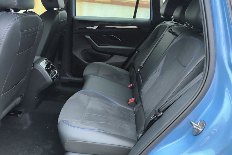 Used Volkswagen Tiguan L 2026 Model, PRO 380TSI Four-Wheel Drive R-Line Smart Luxury Edition Left Rear Seat