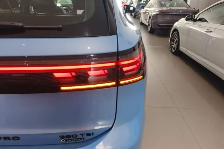 Used Volkswagen Tiguan L 2026 Model, PRO 380TSI Four-Wheel Drive R-Line Smart Luxury Edition Right Rear Taillight