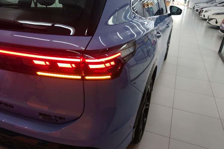 Used Volkswagen Tiguan L 2026 Model, PRO 380TSI Four-Wheel Drive R-Line Smart Luxury Edition Right Rear Taillight