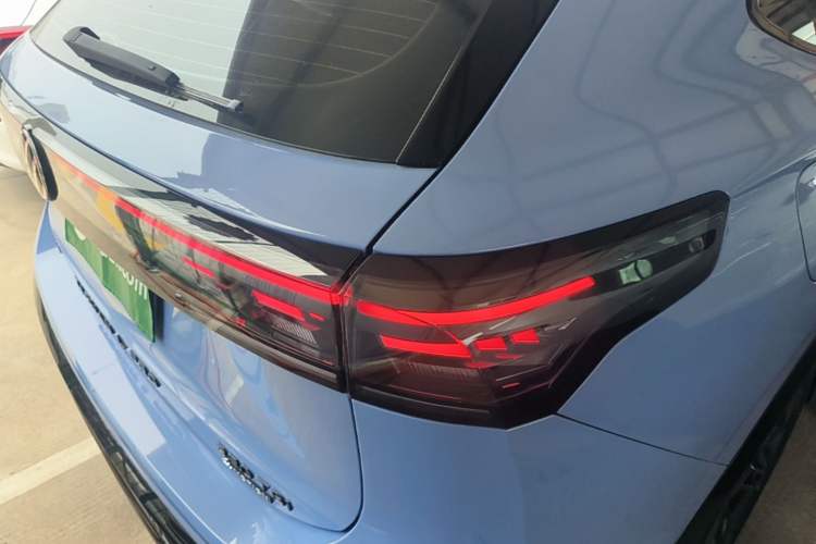 Used Volkswagen Tiguan L 2026 Model, PRO 380TSI Four-Wheel Drive R-Line Smart Luxury Edition Right Rear Taillight