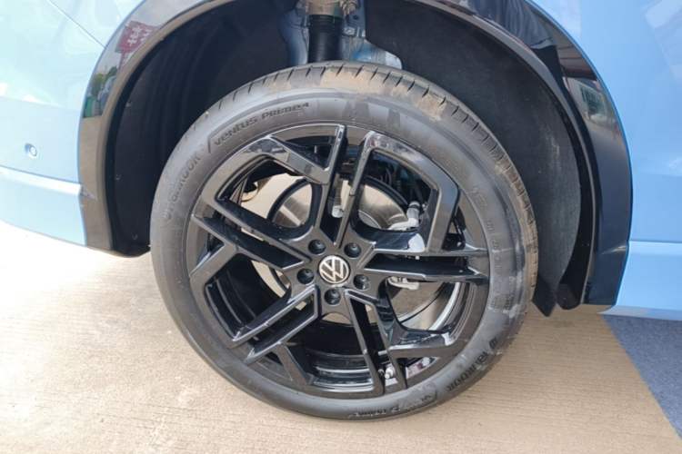 Used Volkswagen Tiguan L 2026 Model, PRO 380TSI Four-Wheel Drive R-Line Smart Luxury Edition Right Rear Wheel Hub