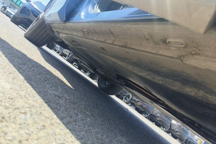 Used Volkswagen Tiguan L 2026 Model, PRO 380TSI Four-Wheel Drive R-Line Smart Luxury Edition Right Side Sill
