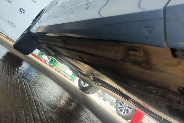 Used Volkswagen Tiguan L 2026 Model, PRO 380TSI Four-Wheel Drive R-Line Smart Luxury Edition Right Side Sill